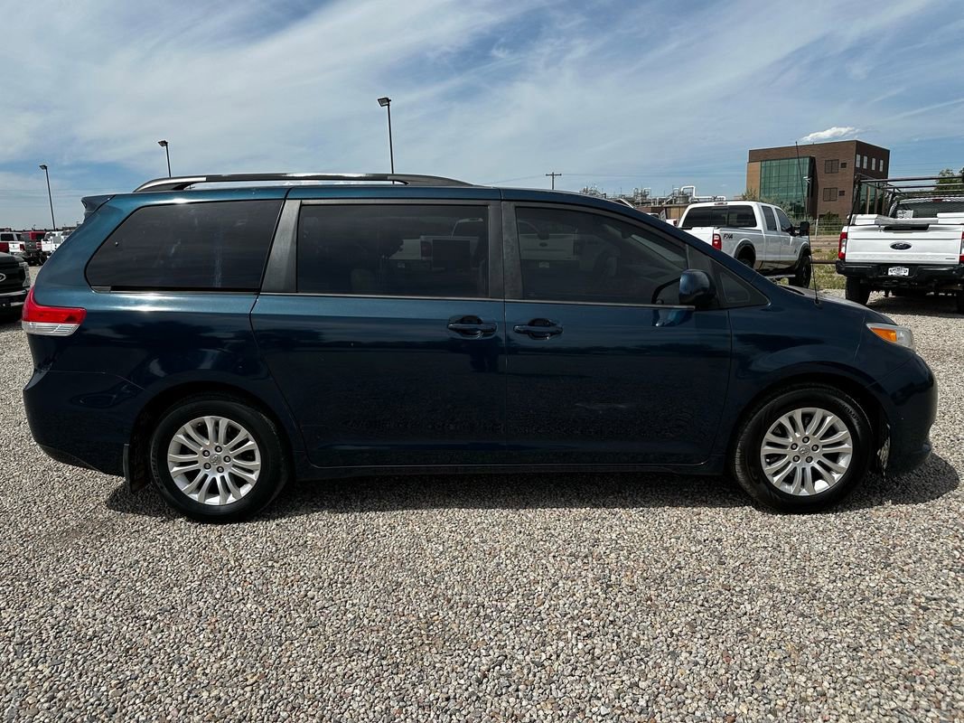 Used 2012 Toyota Sienna XLE image 11