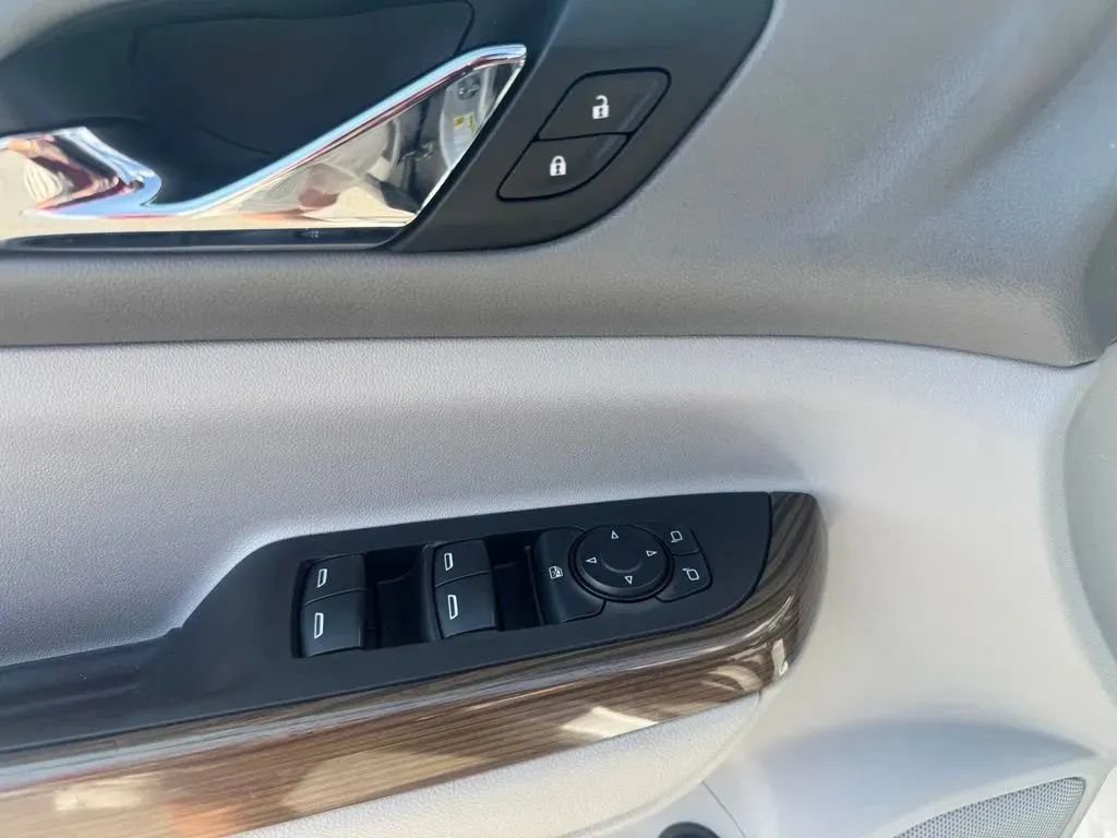 Used 2017 GMC Acadia SLE FWD image 12