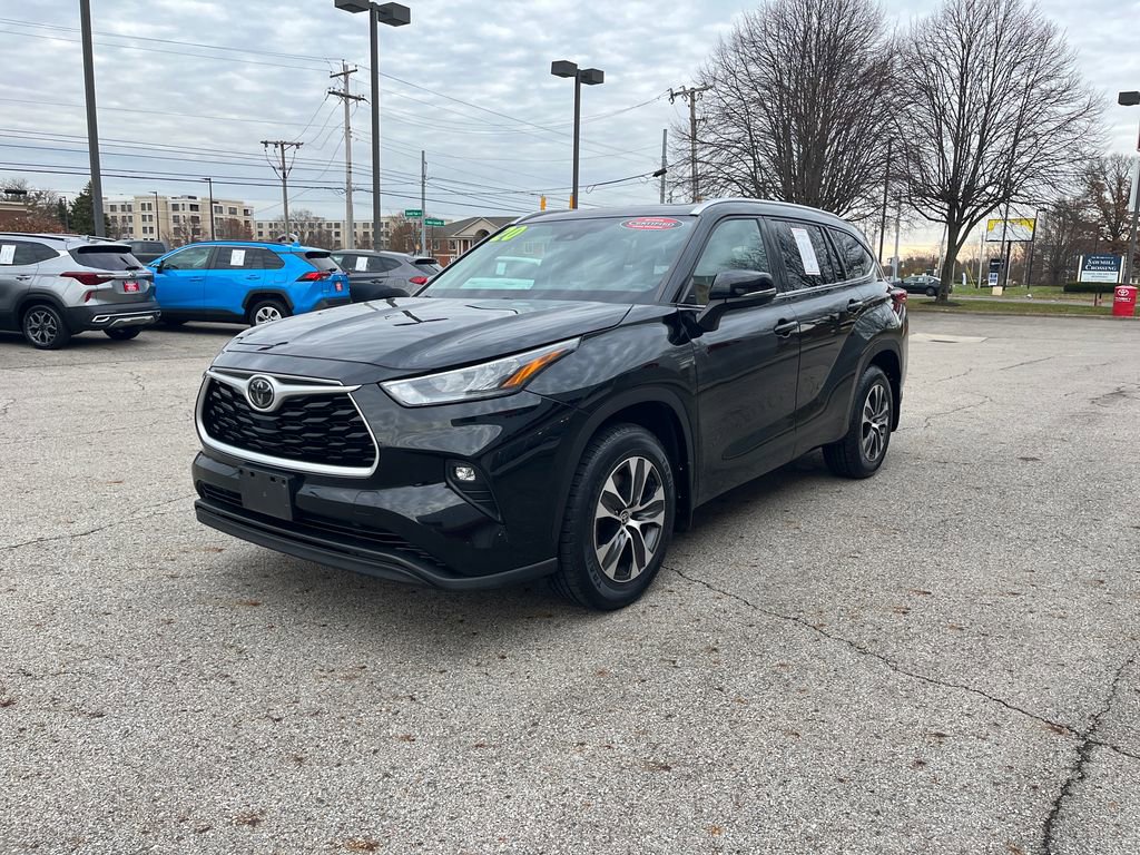 Certified 2020 Toyota Highlander XLE image 1