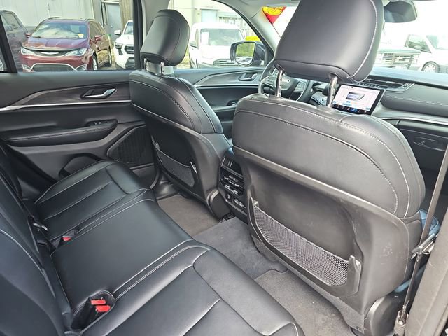 Used 2023 Jeep Grand Cherokee Limited w/ Trailer Tow Prep Group (B) image 11