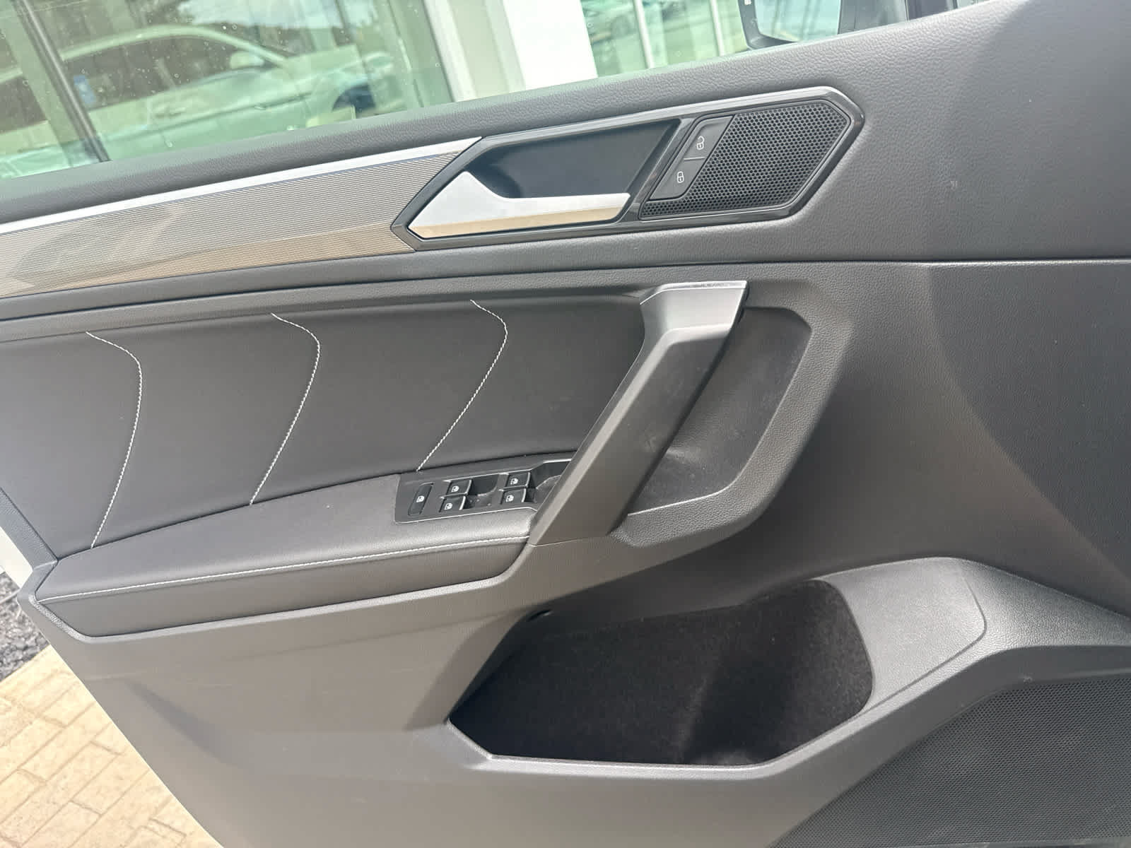 Certified 2023 Volkswagen Tiguan SE R-Line FWD image 17