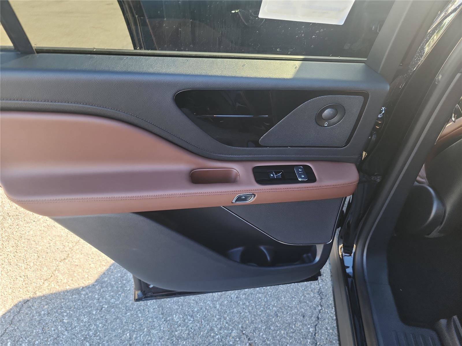 New 2027 Lincoln Aviator Reserve w/ Jet Appearance Package RWD image 17