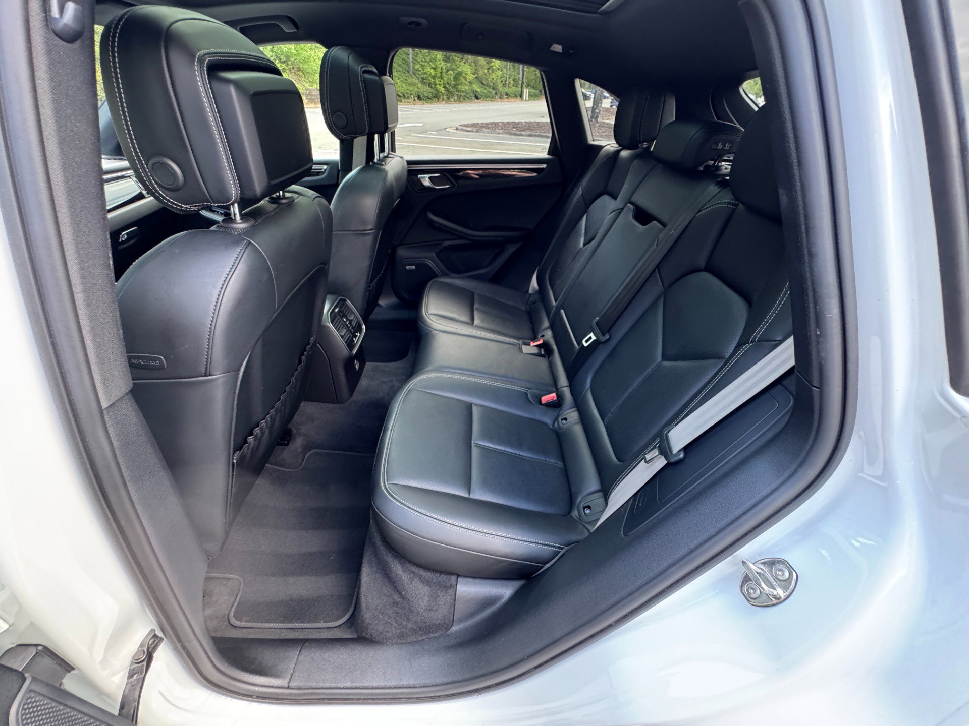 Used 2023 Porsche Macan image 45