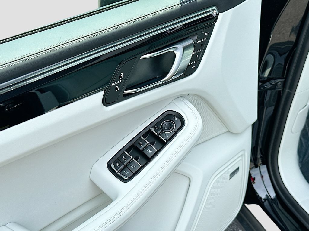 New 2026 Porsche Macan AWD/4WD image 20