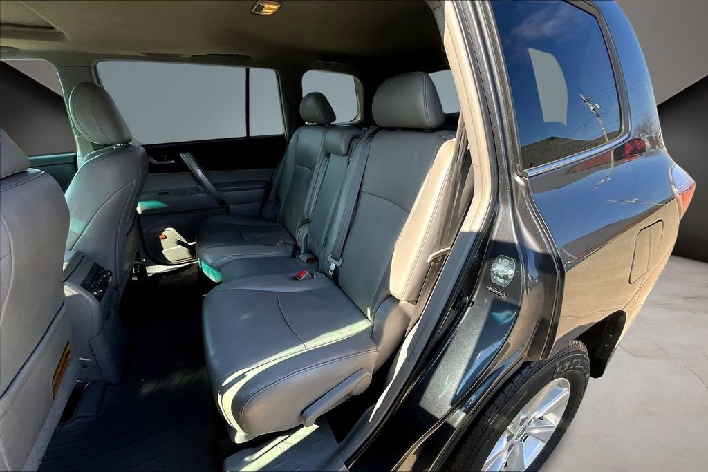 Used 2012 Toyota Highlander SE w/ Tow Pkg image 22