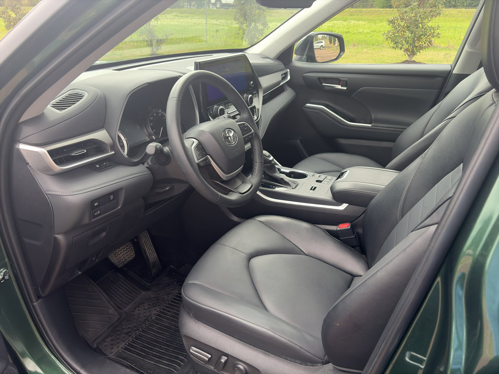 Certified 2025 Toyota Highlander XLE image 11