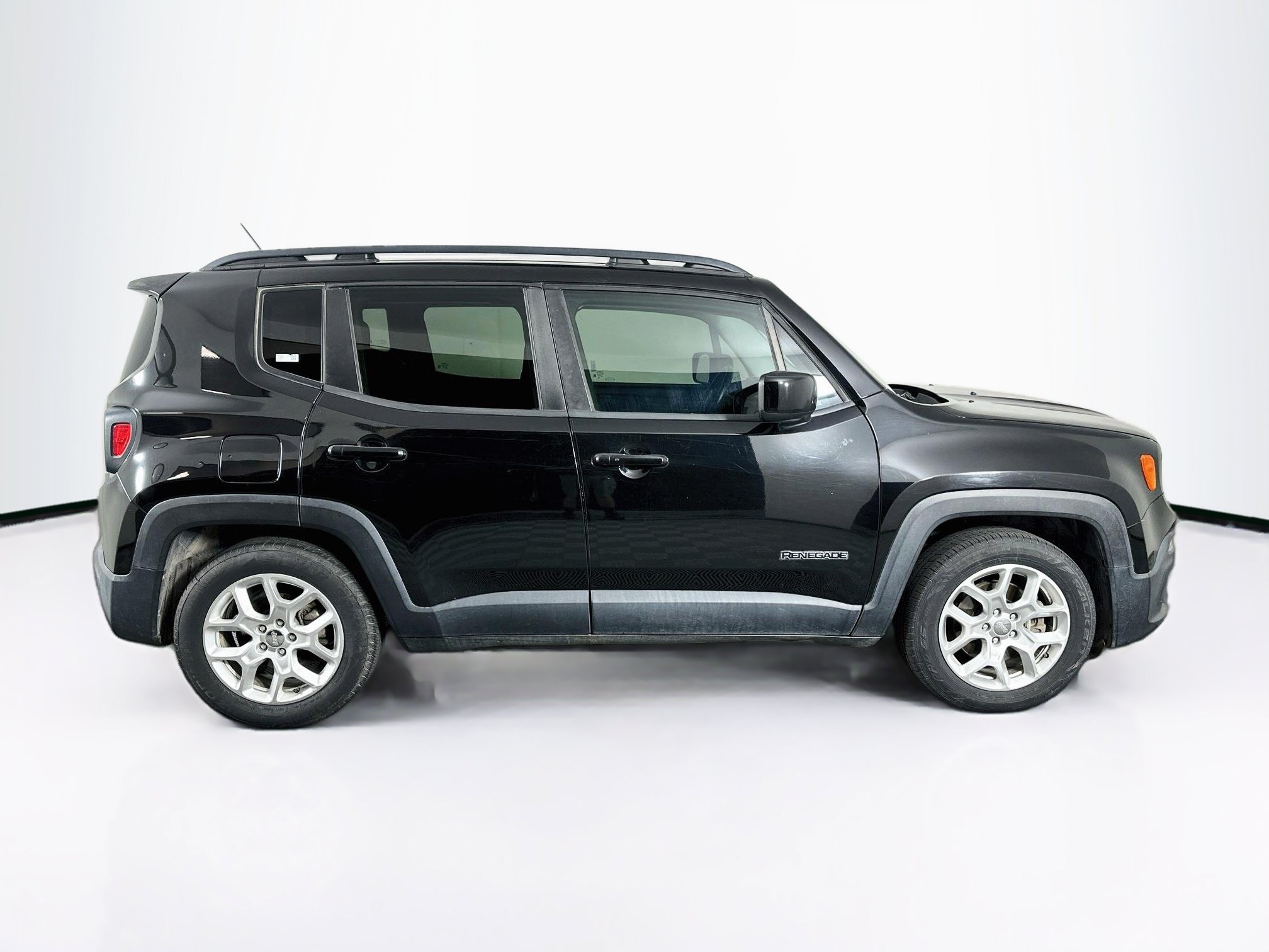 Used 2017 Jeep Renegade Latitude w/ Popular Equipment Group FWD image 10