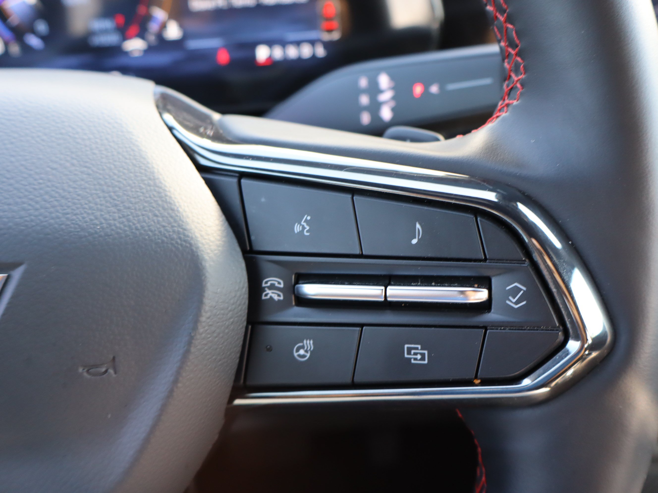 Used 2025 Chevrolet Equinox RS w/ Convenience Package III FWD image 22