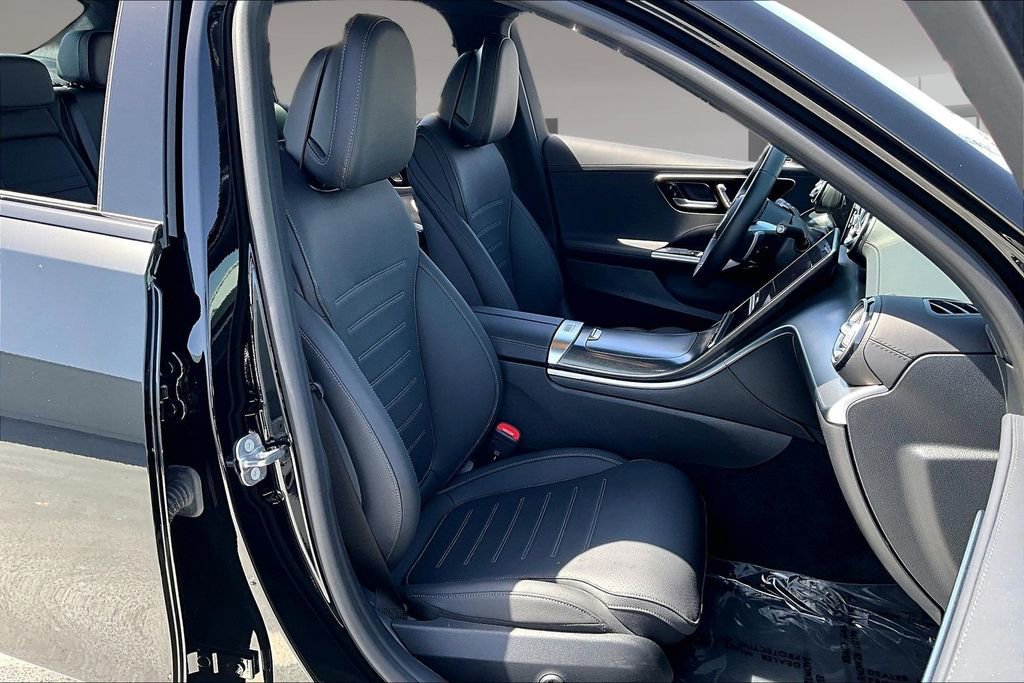 Used 2025 Mercedes-Benz C 300 Sedan image 27