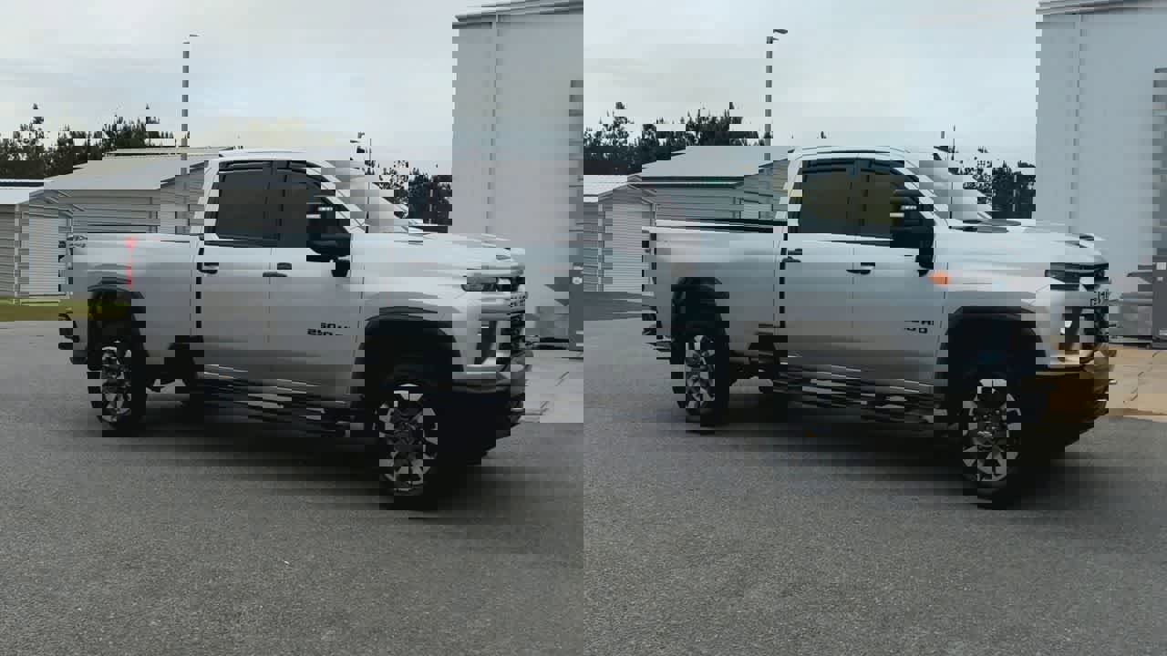 Used 2021 Chevrolet Silverado 2500 Custom w/ Custom Value Package image 2