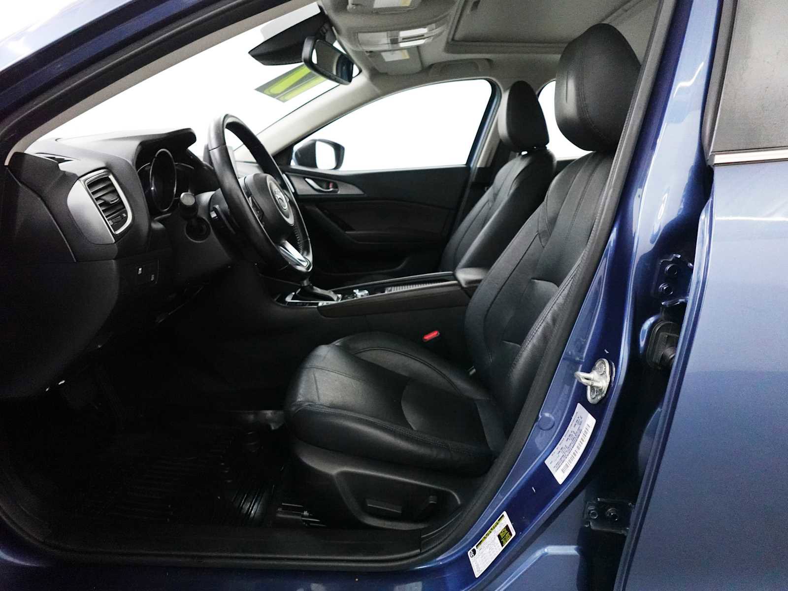 Used 2017 MAZDA MAZDA3 Grand Touring w/ Premium Equipment Package FWD image 12