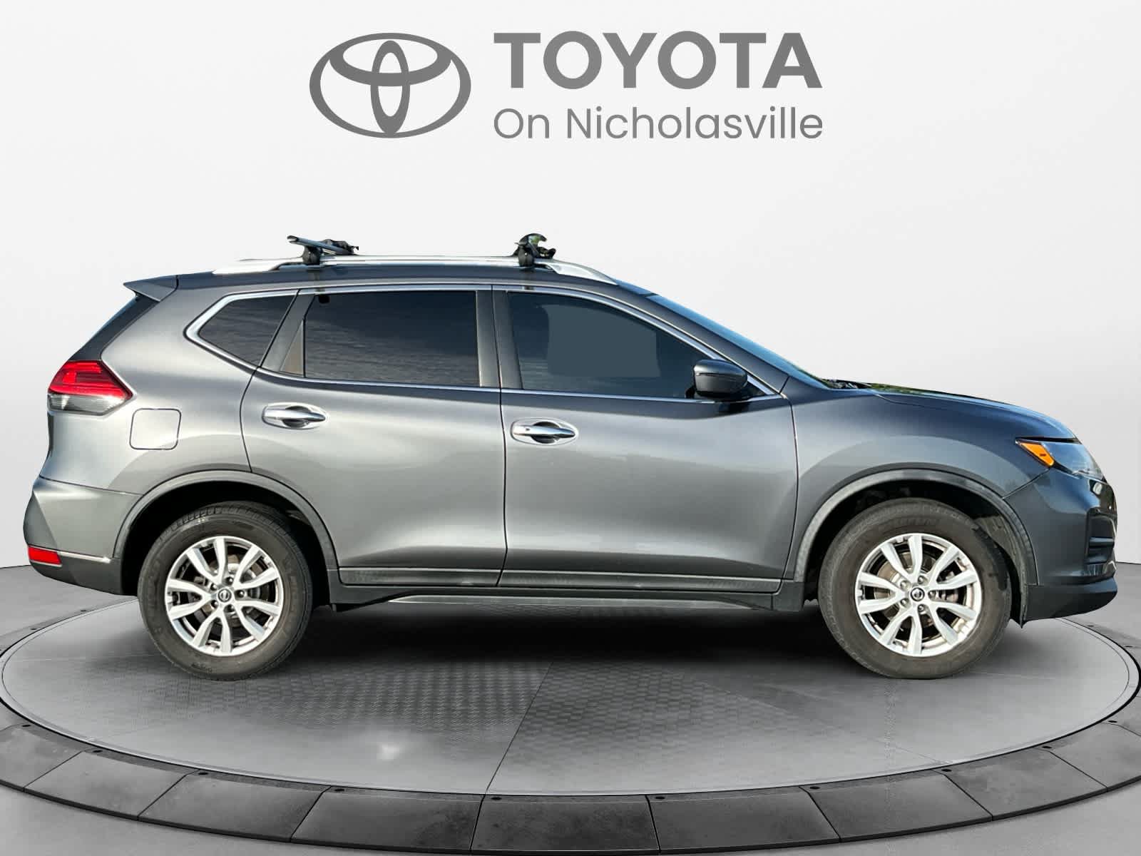 Used 2017 Nissan Rogue SV AWD/4WD image 6