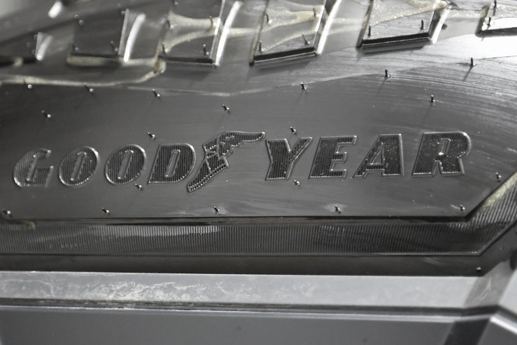 Used 2024 Tesla Cybertruck AWD Crew Cab image 48