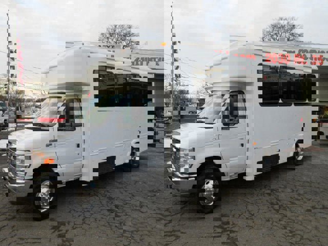 Used 2013 Ford E-450 and Econoline 450 Super Duty w/ Shuttle Bus Prep Pkg image 2