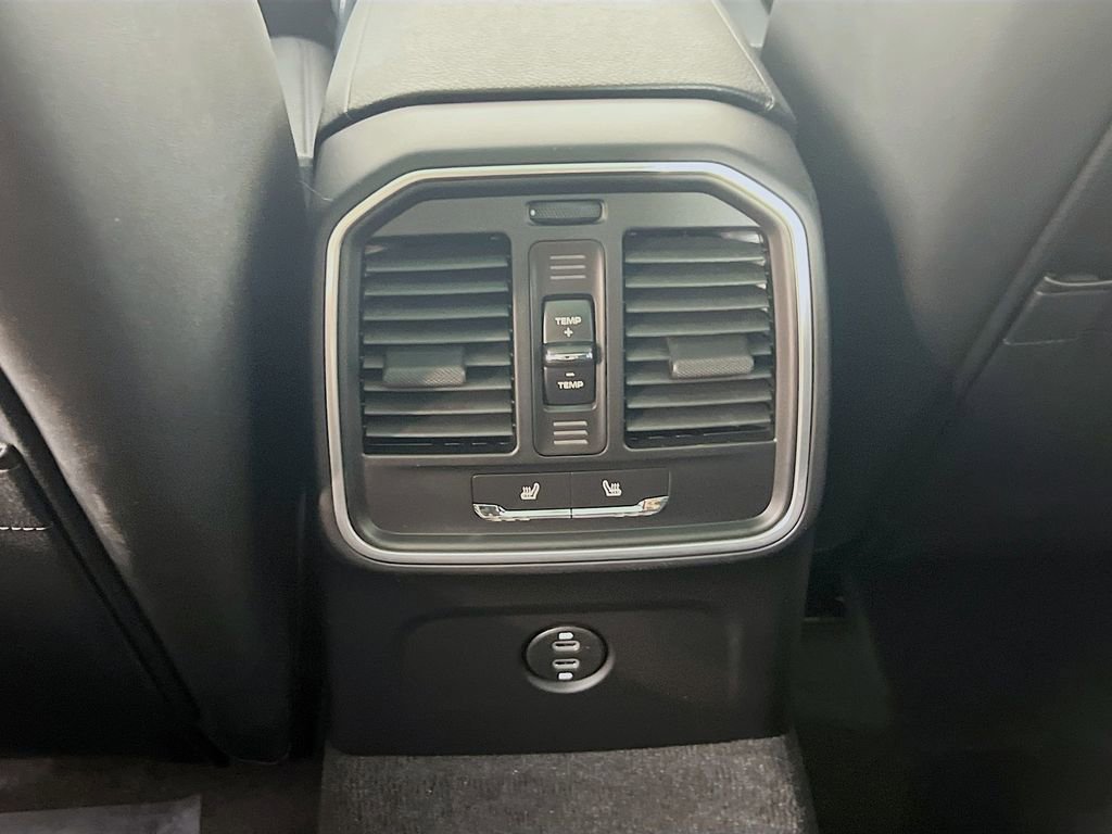Certified 2026 Porsche Macan AWD/4WD image 27