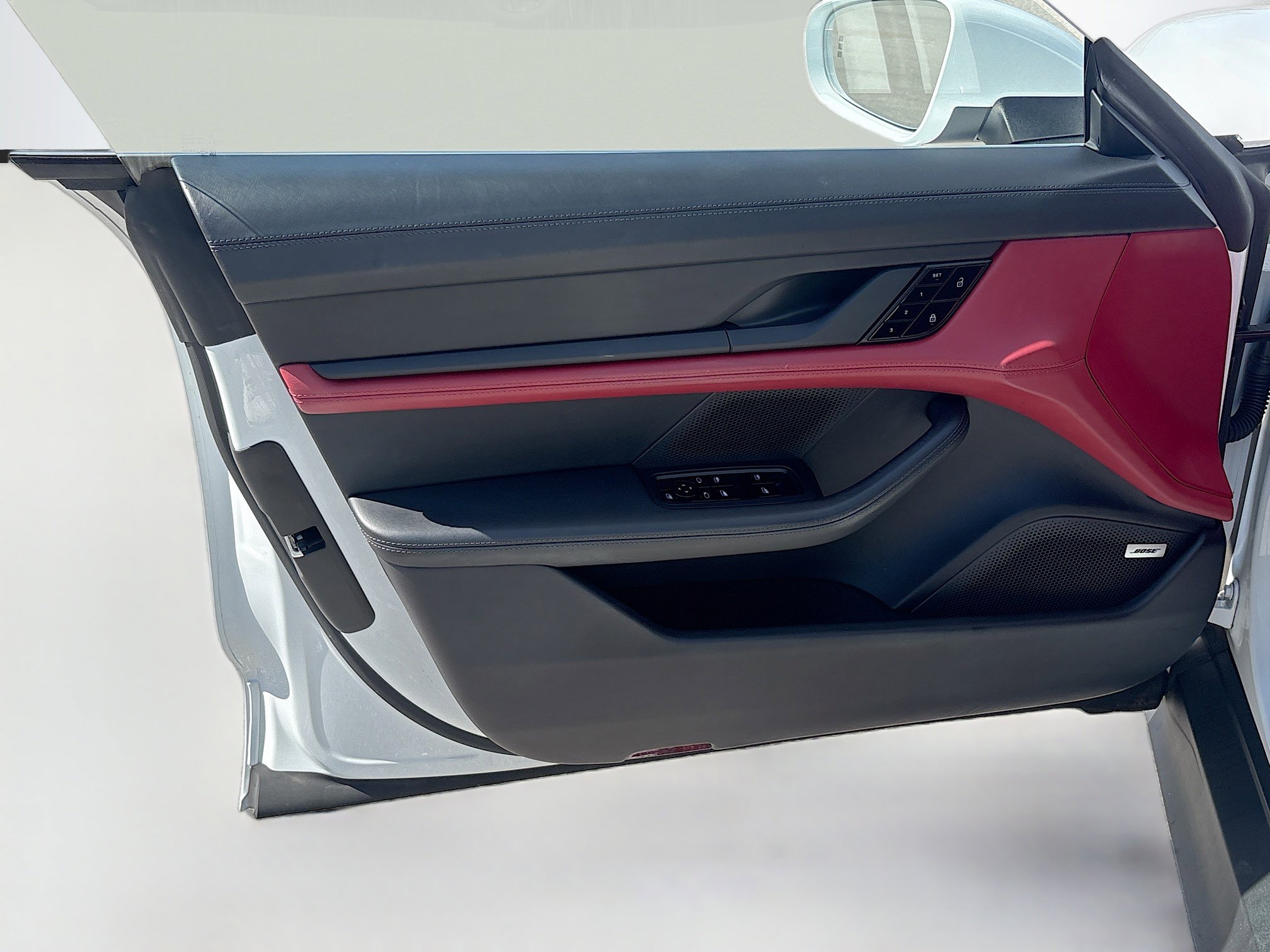 Used 2021 Porsche Taycan 4S image 24