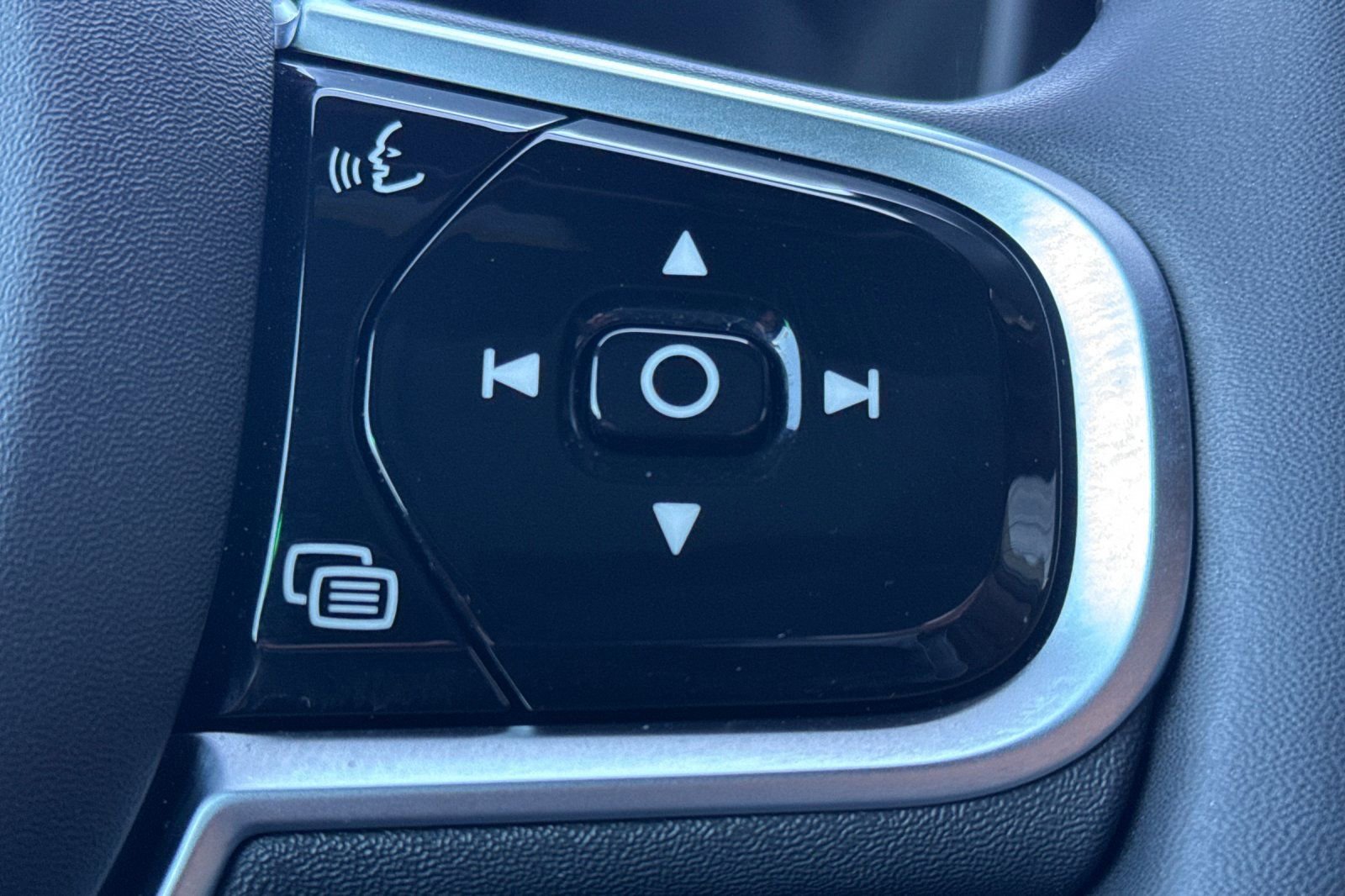 Certified 2026 Volvo V60 B5 Cross Country Plus w/ Climate Package image 29