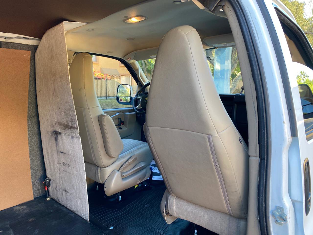 Used 2017 Chevrolet Express 3500 Extended image 14