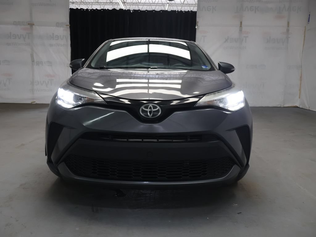 Used 2021 Toyota C-HR XLE FWD image 2