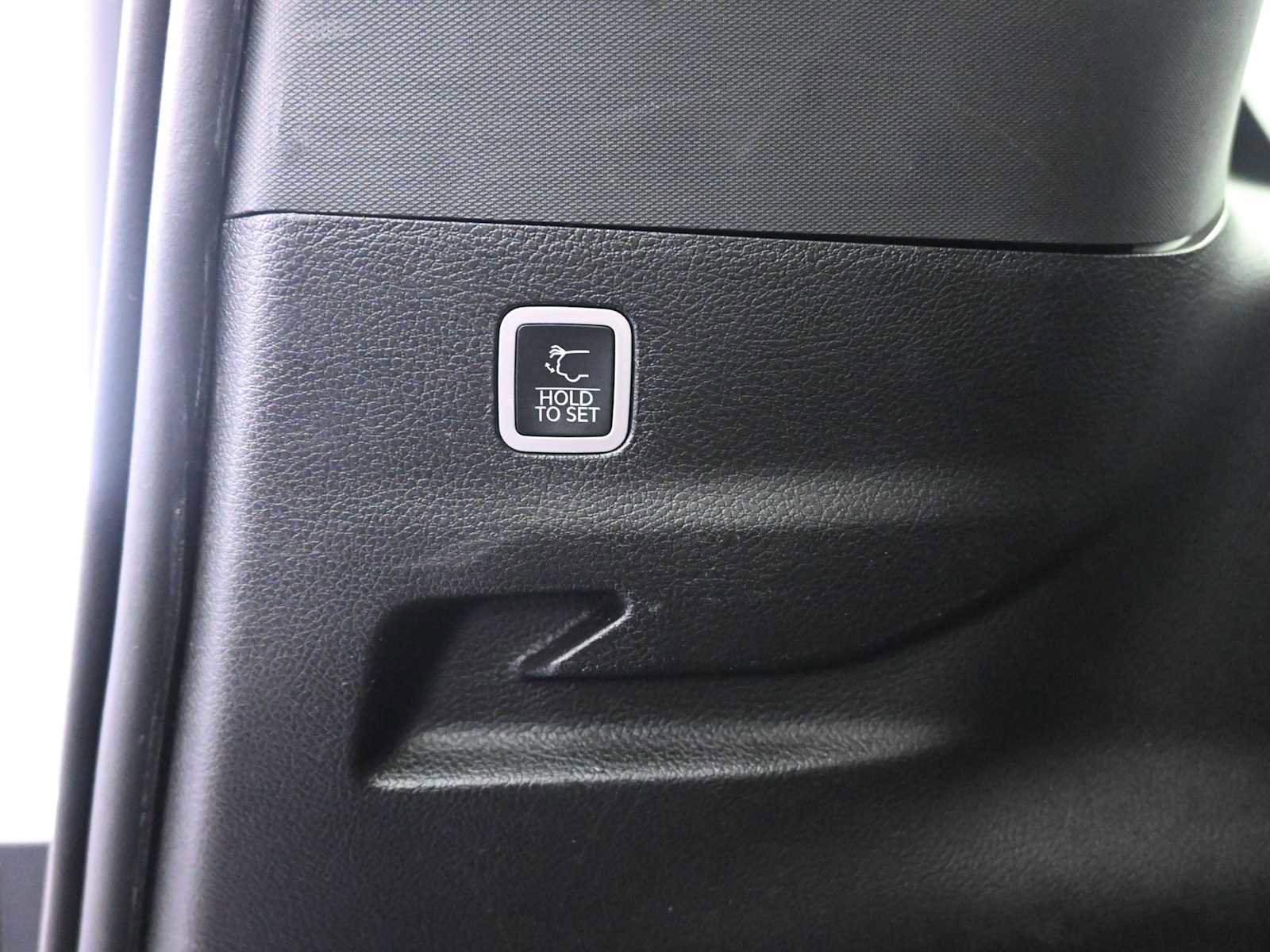 Used 2023 Jeep Wagoneer L Series III w/ Preferred Equipment Group image 27