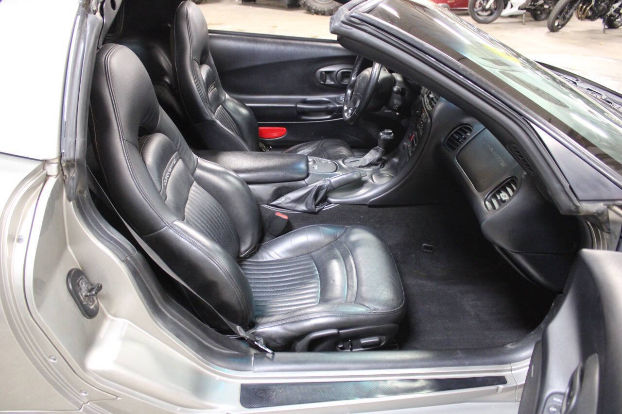 Used 2001 Chevrolet Corvette Coupe w/ Preferred Equipment Group2 RWD image 26