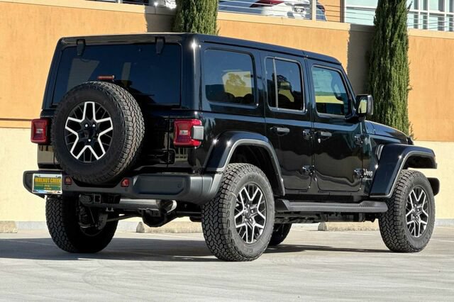 New 2027 Jeep Wrangler Unlimited Sahara AWD/4WD image 4