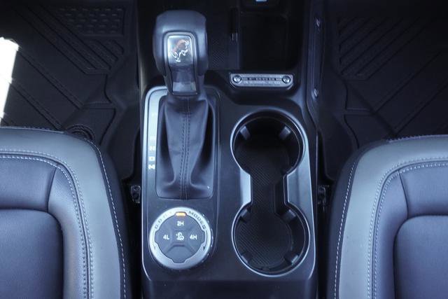 Used 2025 Ford Bronco Outer Banks AWD/4WD image 17