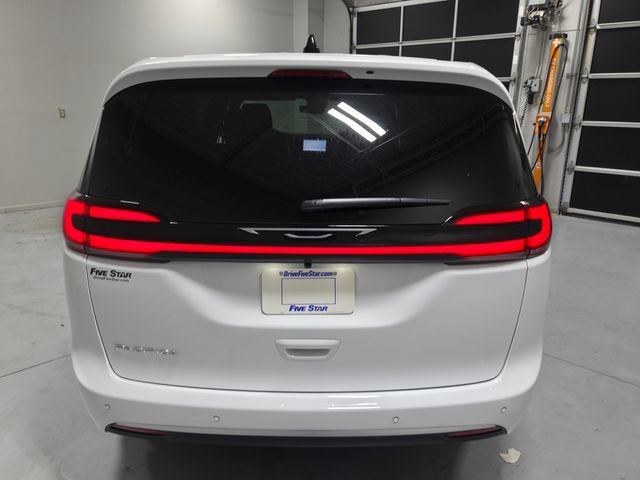 New 2027 Chrysler Pacifica Select w/ Family Tech Group FWD image 11