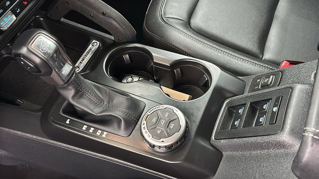 Used 2025 Ford Bronco Badlands image 25