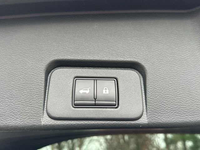 Used 2023 Nissan Rogue SV w/ SV Premium Package image 12