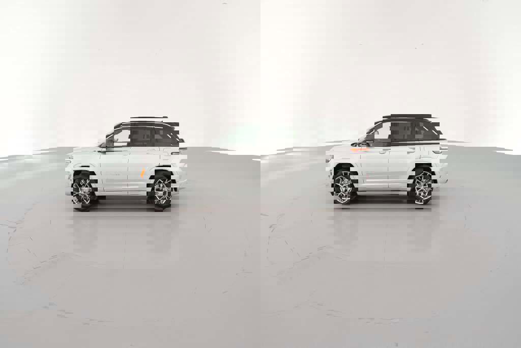 New 2025 Jeep Grand Cherokee Summit w/ Luxury Tech Group V image 6