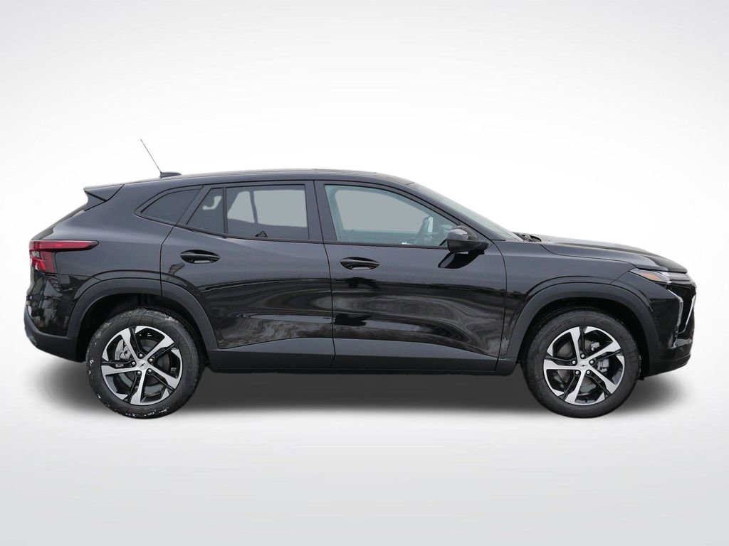 New 2026 Chevrolet Trax RS w/ Sunroof Package FWD image 2