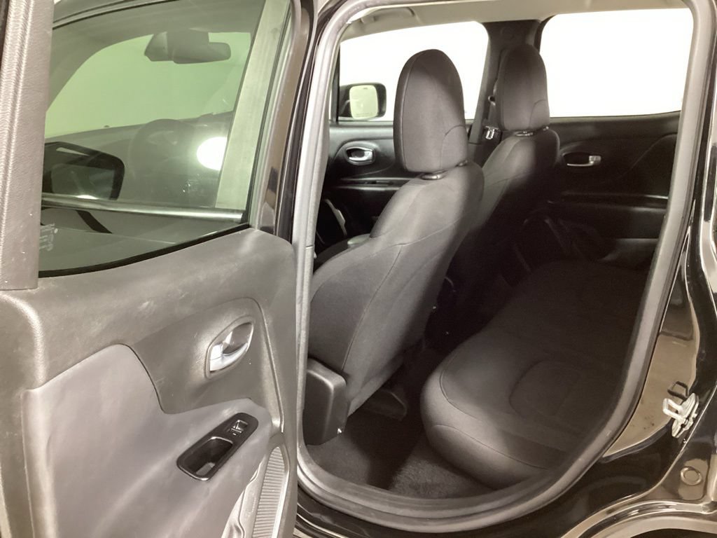 Used 2022 Jeep Renegade Latitude AWD/4WD image 23