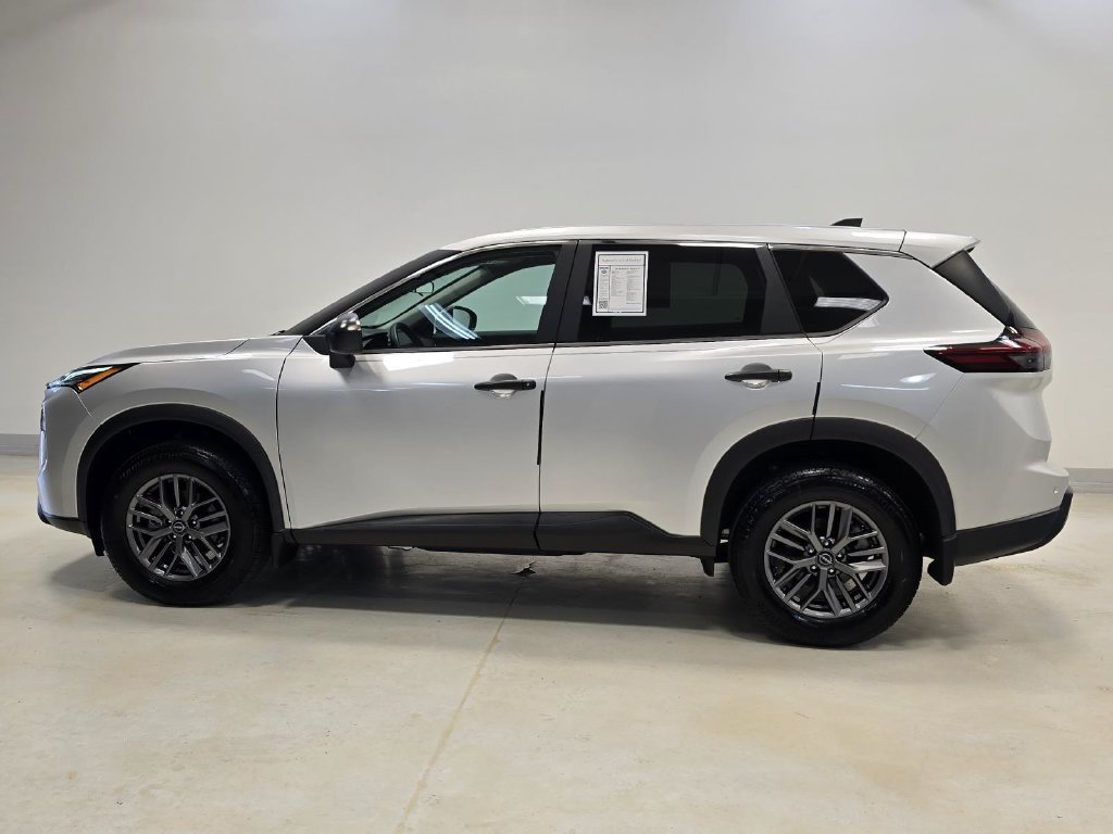 Used 2025 Nissan Rogue S FWD image 4