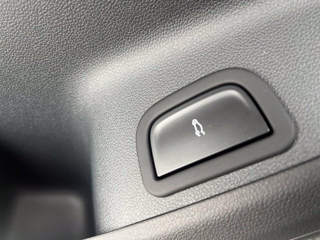 New 2027 Chevrolet Traverse LT FWD image 20