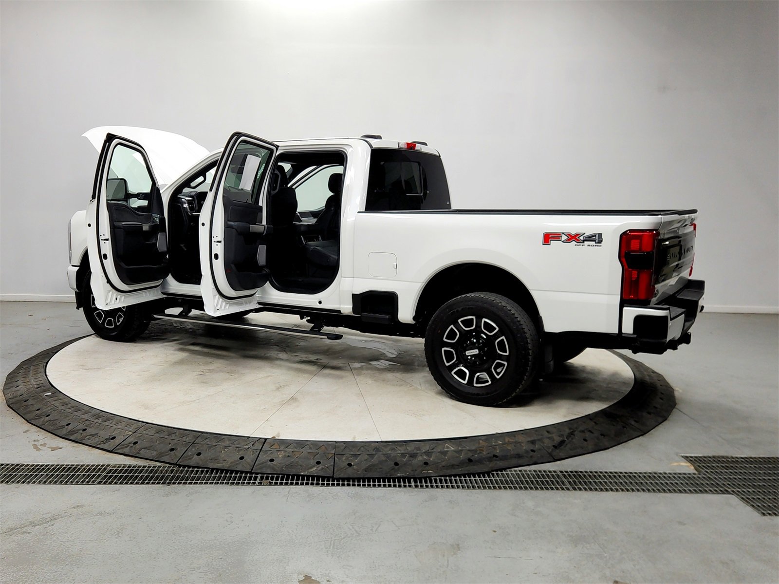 Used 2025 Ford F250 Platinum image 13