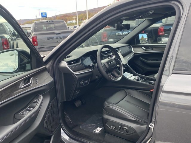 New 2025 Jeep Grand Cherokee Limited image 15