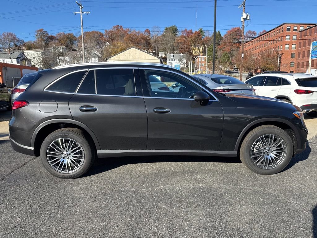New 2026 Mercedes-Benz GLC 300 4MATIC image 9