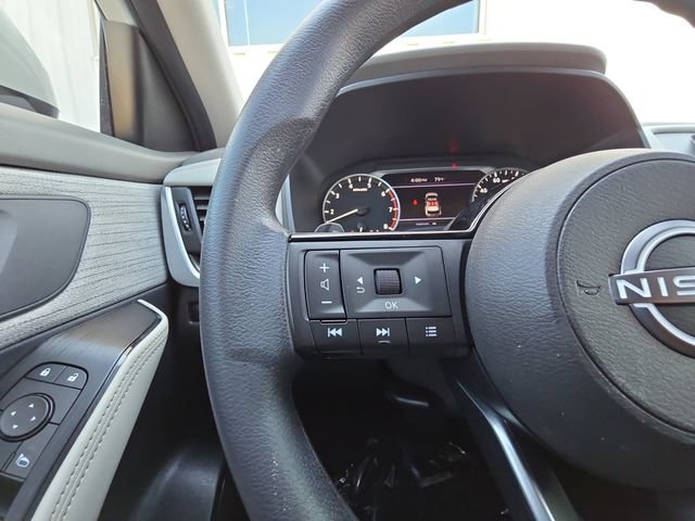 Used 2023 Nissan Rogue SV FWD image 11