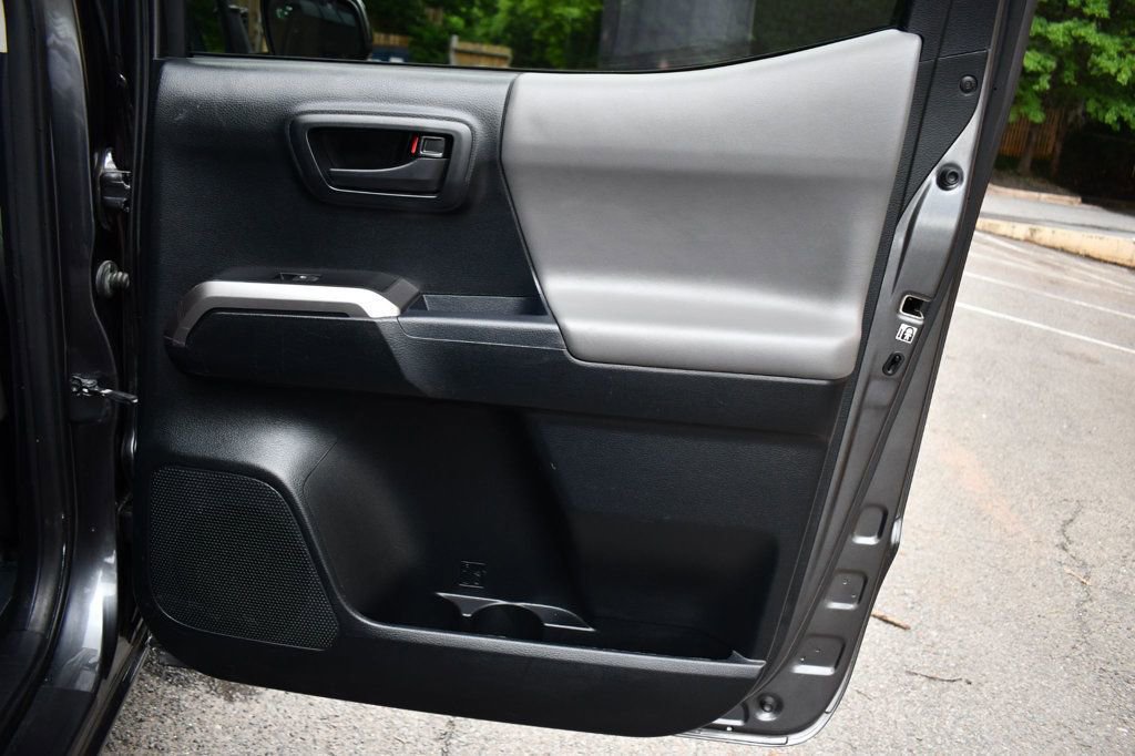 Used 2017 Toyota Tacoma TRD Sport image 35