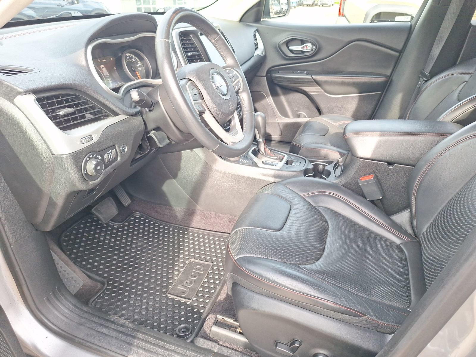 Used 2017 Jeep Cherokee Trailhawk image 17