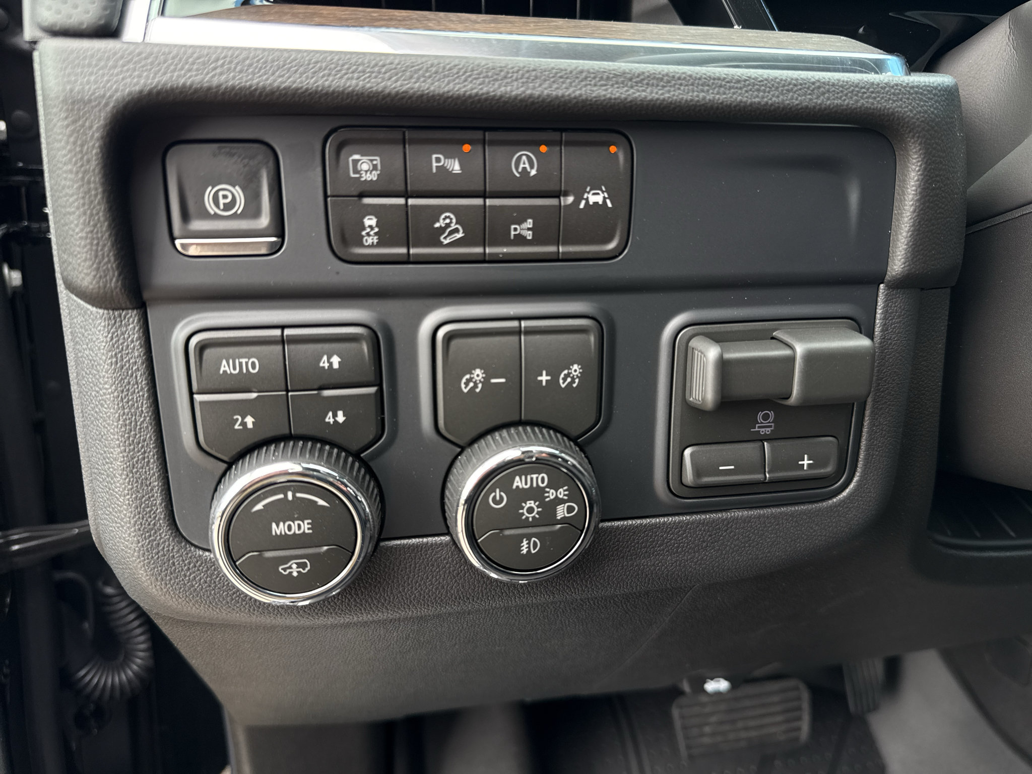 New 2026 Chevrolet Suburban High Country AWD/4WD image 16