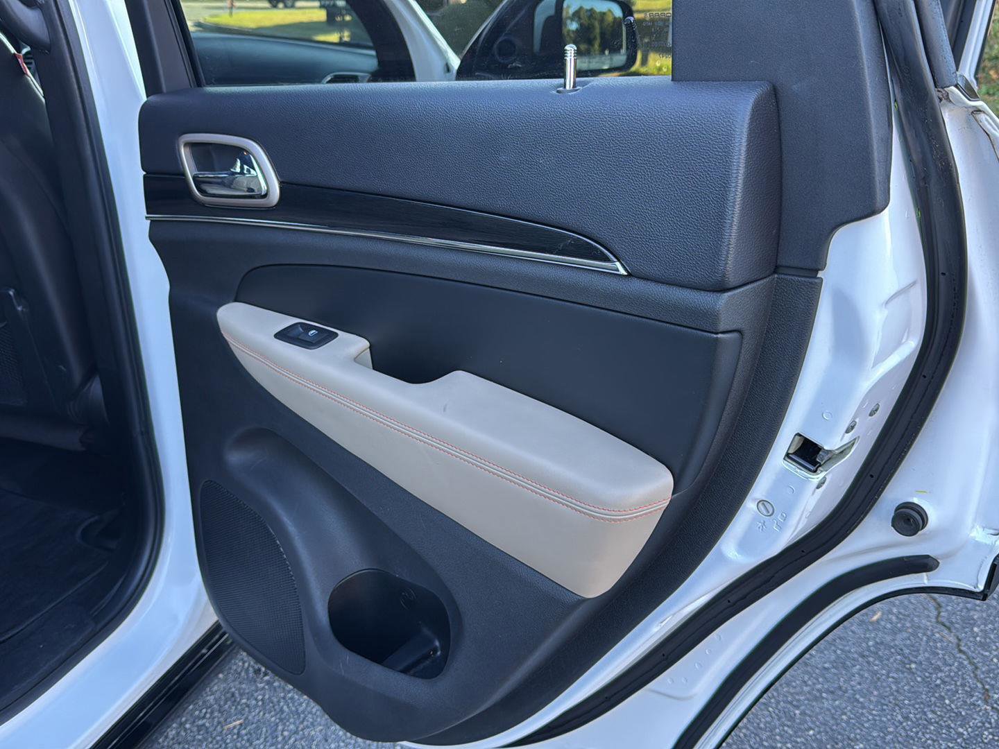 Used 2016 Jeep Grand Cherokee Limited 75th Anniversary image 13