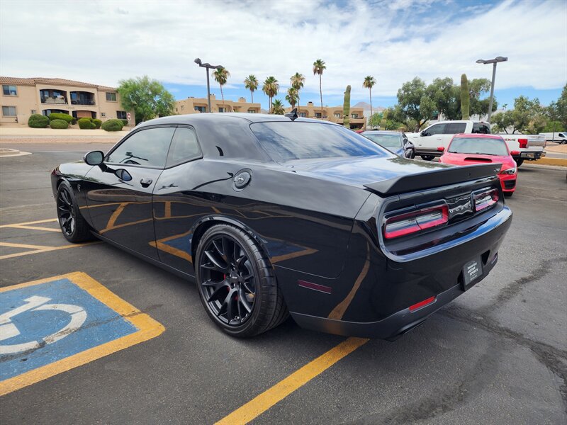 Used 2016 Dodge Challenger SRT Hellcat RWD image 5