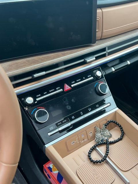 Used 2025 Hyundai Santa Fe Limited image 8