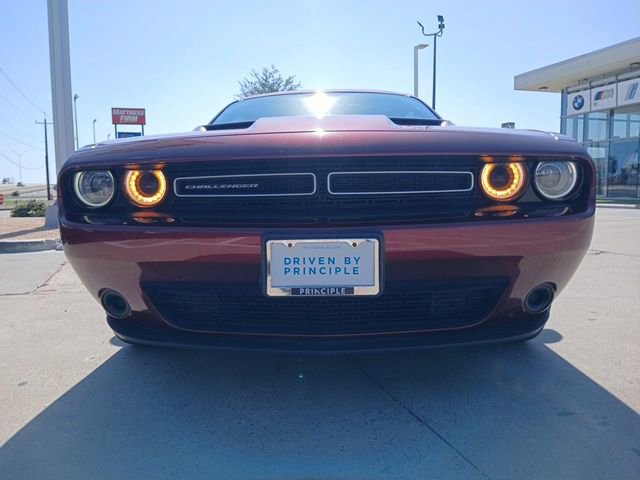 Used 2020 Dodge Challenger SXT image 2