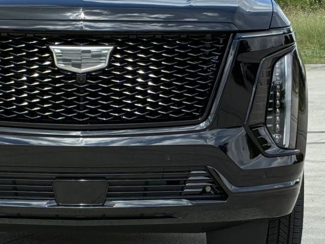 New 2026 Cadillac Escalade Platinum Sport w/ LPO, ONYX Package AWD/4WD image 8