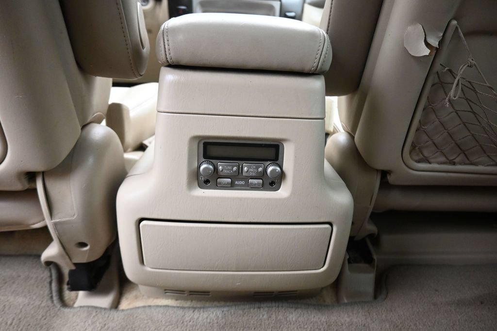 Used 2004 Toyota Land Cruiser AWD/4WD image 32