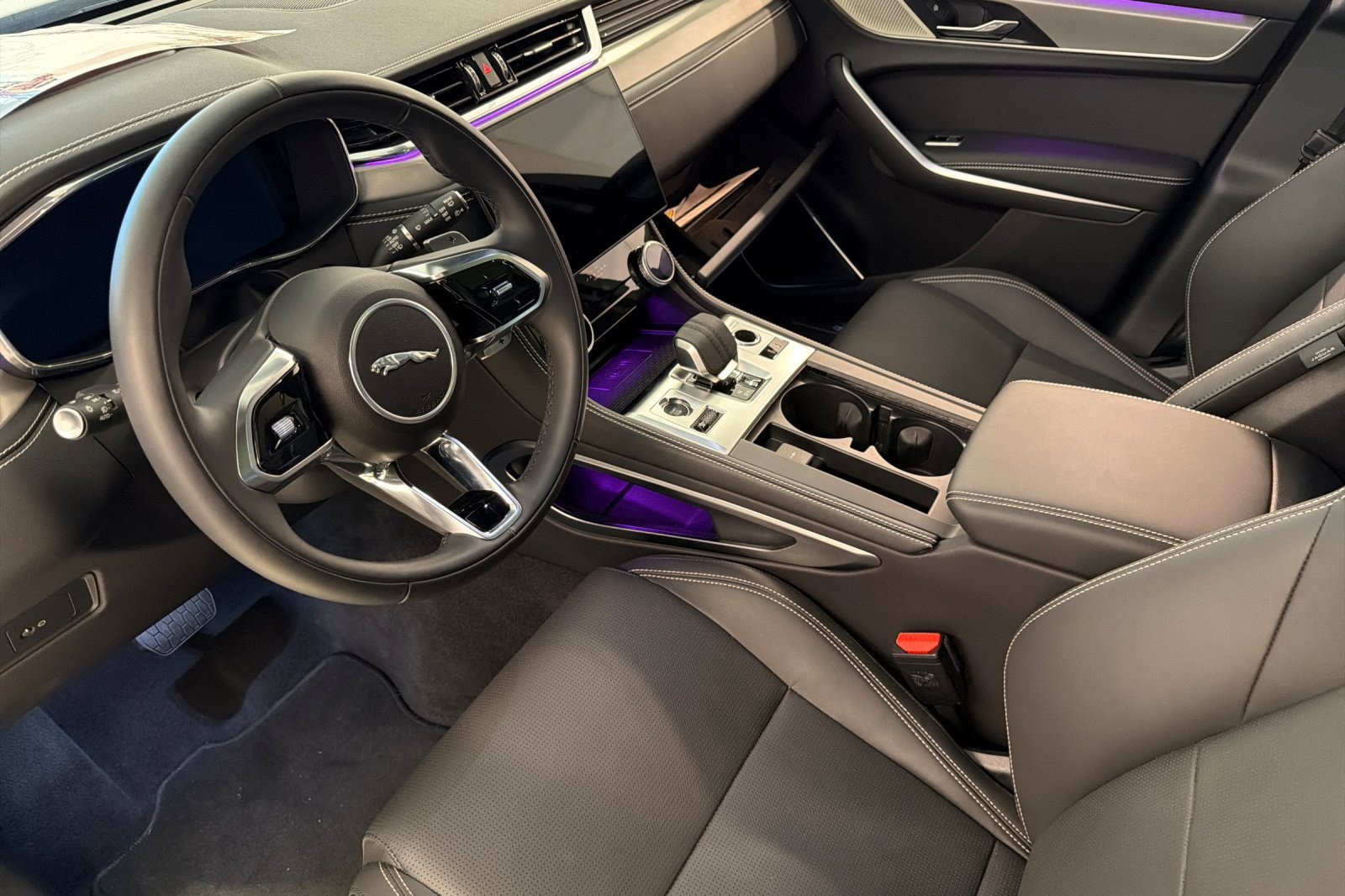 New 2026 Jaguar F-PACE R-Dynamic S AWD/4WD image 4