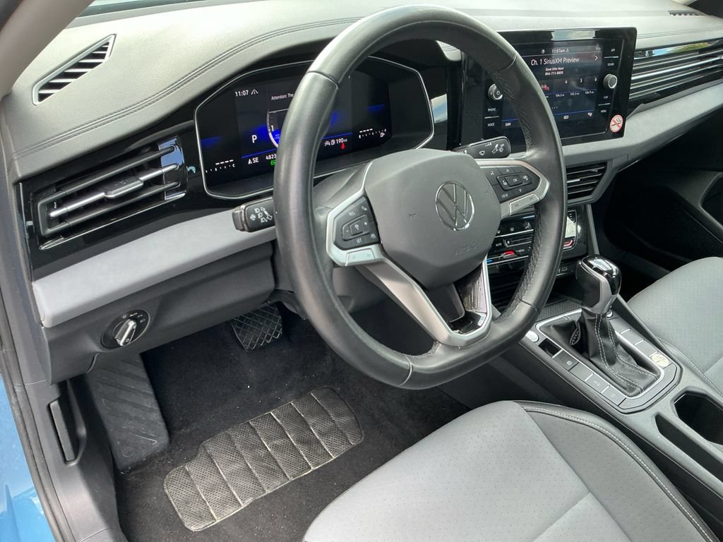 Used 2025 Volkswagen Jetta SE FWD image 31